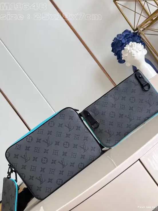First bag ru VUITTON LOUIS TRIO MESSENGER 0405